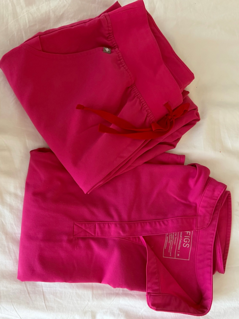 Figs Women's Shocking Pink Scrub Set